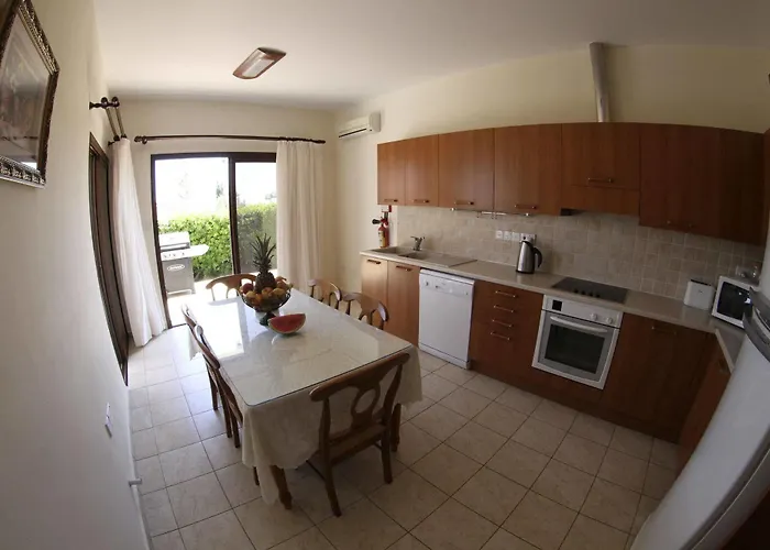 Eve Soultanina Vila Pissouri